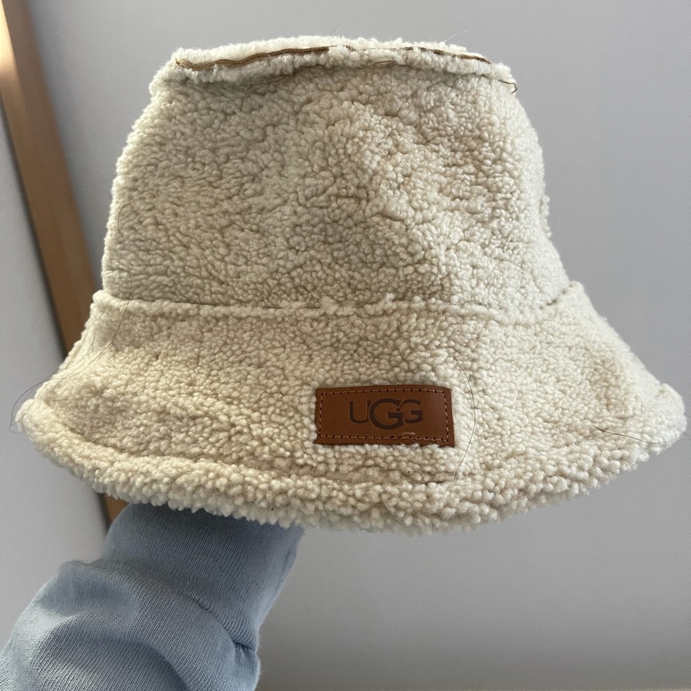 Ugg sherpa bucket hat